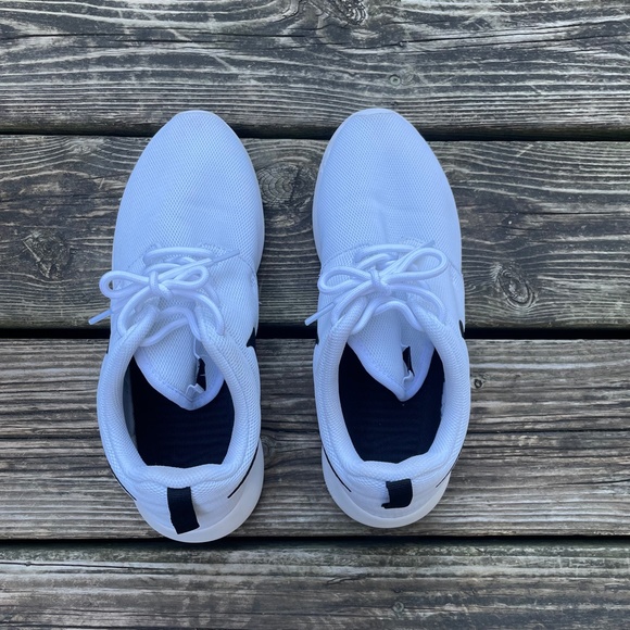 Running Shoes: White Nike Roshes Women's Sneakers - Picture 5 of 11